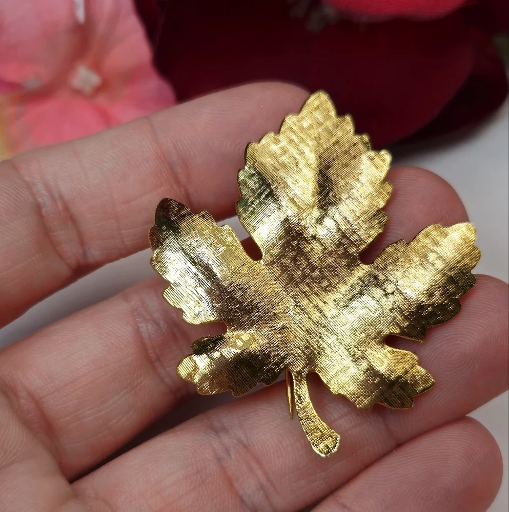 Vintage Gold Tone Textured Leaf Brooch